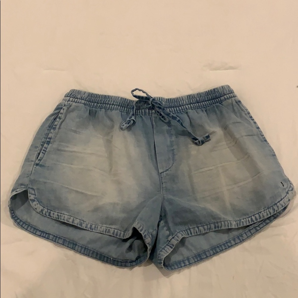Cloth shorts with denim print